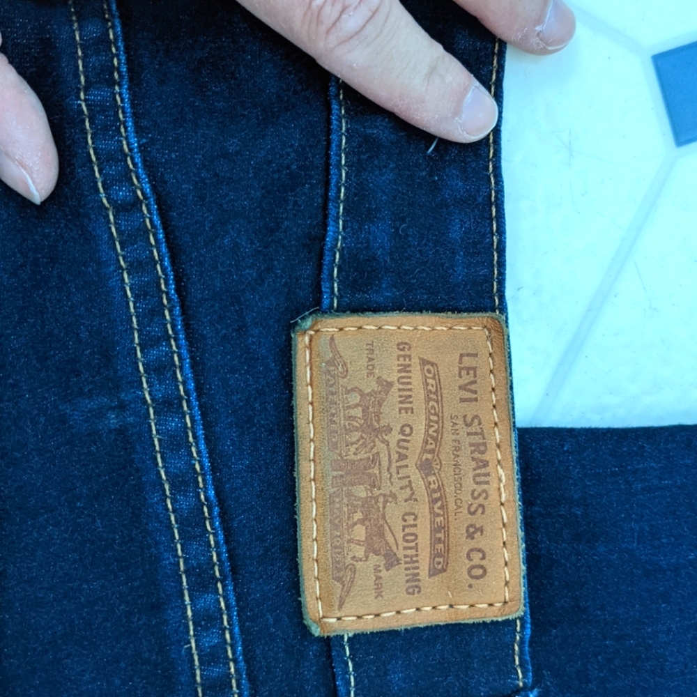 Jean Levi's 721 high rise skinny size 27